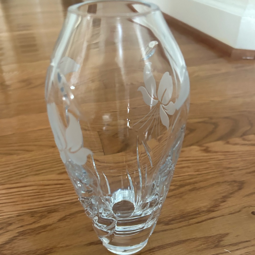 Lennox NWOT Elegant Clear Crystal Vase with Floral Design